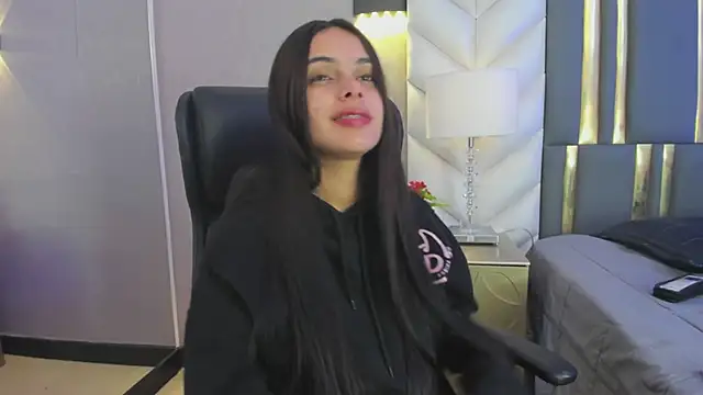 ChloeHarper  online show from April 2026 11:46:02 AM