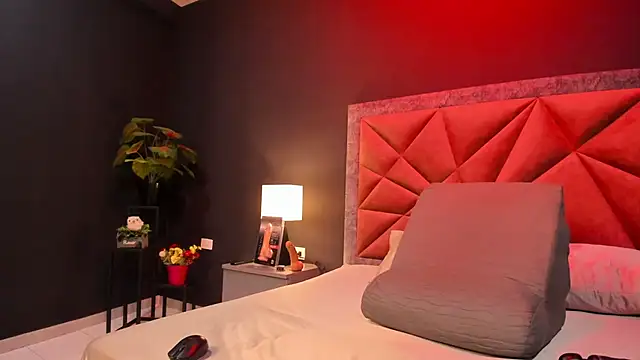 mia milff online show from December 2025 07:20:02 PM