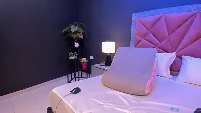 mia milff online show from March 2026 07:31:02 PM