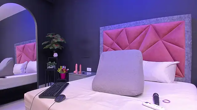 mia milff online show from July 2026 07:24:01 PM
