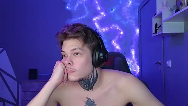 DENIS HERE online show from December 2024 07:31:02 PM