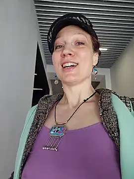 Exhibitionsplit online show from April 2026 08:06:01 AM