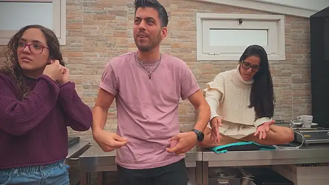 Snapshot of barfantasy chatting on October 2025 08:37:02 AM barfantasy online show from October 2025 08:37:02 AM