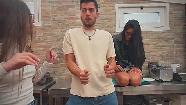 Snapshot of barfantasy chatting on October 2025 09:46:02 AM barfantasy online show from October 2025 09:46:02 AM