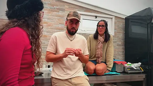 Snapshot of barfantasy chatting on January 2026 10:20:01 AM barfantasy online show from January 2026 10:20:01 AM