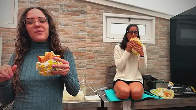 Snapshot of barfantasy chatting on February 2026 12:31:01 PM barfantasy online show from February 2026 12:31:01 PM