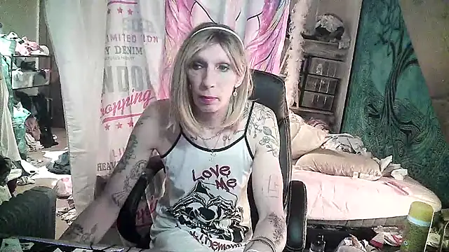 Snapshot of Ombeline1 chatting on February 2025 05:53:02 PM Ombeline1 online show from February 2025 05:53:02 PM