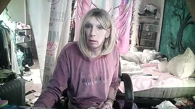 Snapshot of Ombeline1 chatting on February 2025 04:15:01 AM Ombeline1 online show from February 2025 04:15:01 AM