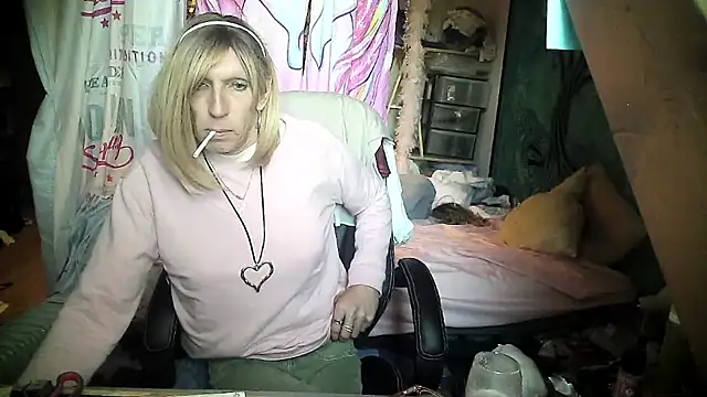 Snapshot of Ombeline1 chatting on February 2025 01:33:01 PM Ombeline1 online show from February 2025 01:33:01 PM