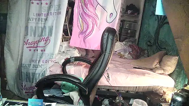 Snapshot of Ombeline1 chatting on February 2025 01:02:02 AM Ombeline1 online show from February 2025 01:02:02 AM