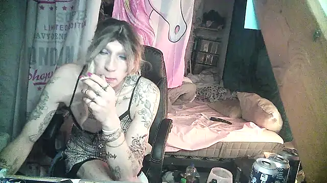 Snapshot of Ombeline1 chatting on February 2025 05:54:02 AM Ombeline1 online show from February 2025 05:54:02 AM