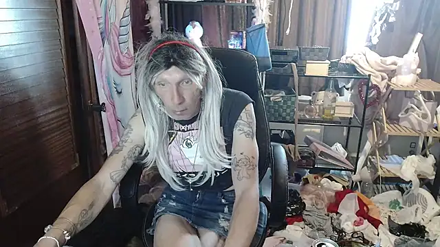 Snapshot of Ombeline1 chatting on September 2025 04:06:02 PM Ombeline1 online show from September 2025 04:06:02 PM