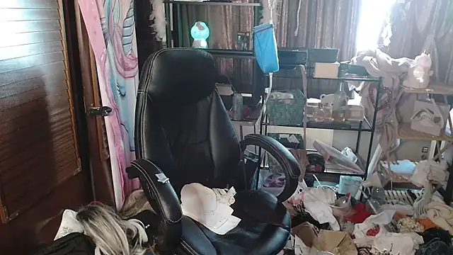 Snapshot of Ombeline1 chatting on September 2025 04:17:01 PM Ombeline1 online show from September 2025 04:17:01 PM