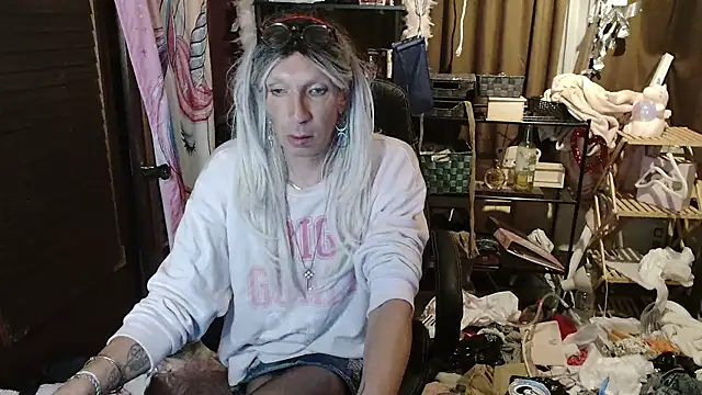 Snapshot of Ombeline1 chatting on September 2025 03:06:02 AM Ombeline1 online show from September 2025 03:06:02 AM