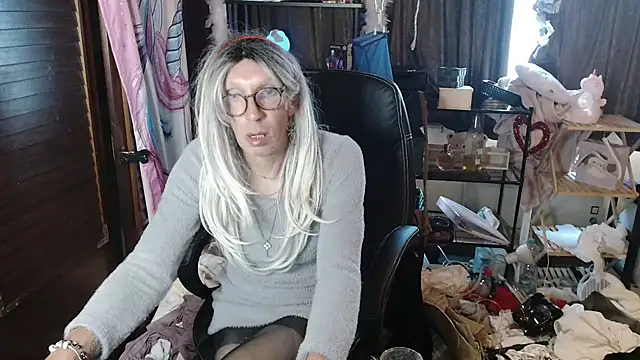 Snapshot of Ombeline1 chatting on September 2025 05:03:02 PM Ombeline1 online show from September 2025 05:03:02 PM