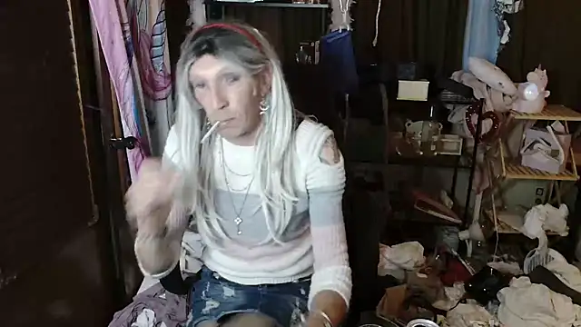 Snapshot of Ombeline1 chatting on September 2025 06:19:02 PM Ombeline1 online show from September 2025 06:19:02 PM