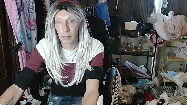 Snapshot of Ombeline1 chatting on October 2025 04:16:01 PM Ombeline1 online show from October 2025 04:16:01 PM