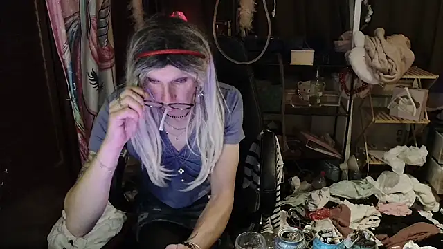 Snapshot of Ombeline1 chatting on October 2025 09:25:01 PM Ombeline1 online show from October 2025 09:25:01 PM