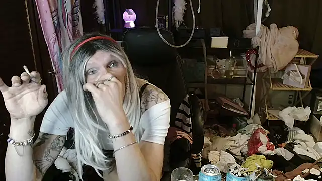 Snapshot of Ombeline1 chatting on October 2025 05:35:01 PM Ombeline1 online show from October 2025 05:35:01 PM