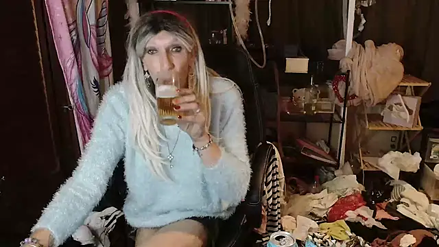 Snapshot of Ombeline1 chatting on October 2025 07:58:02 PM Ombeline1 online show from October 2025 07:58:02 PM