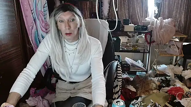 Snapshot of Ombeline1 chatting on October 2025 12:06:02 PM Ombeline1 online show from October 2025 12:06:02 PM