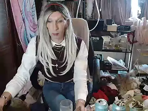 Snapshot of Ombeline1 chatting on October 2025 08:15:02 AM Ombeline1 online show from October 2025 08:15:02 AM