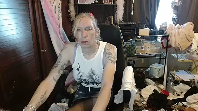 Snapshot of Ombeline1 chatting on October 2025 07:10:02 AM Ombeline1 online show from October 2025 07:10:02 AM