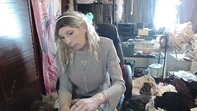 Snapshot of Ombeline1 chatting on November 2025 11:34:02 AM Ombeline1 online show from November 2025 11:34:02 AM