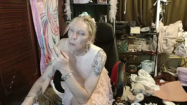 Snapshot of Ombeline1 chatting on November 2025 02:54:01 AM Ombeline1 online show from November 2025 02:54:01 AM