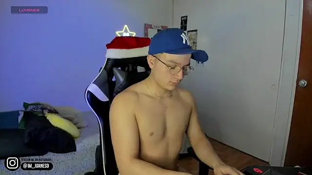 AustinSummerr online show from December 2024 02:06:01 PM