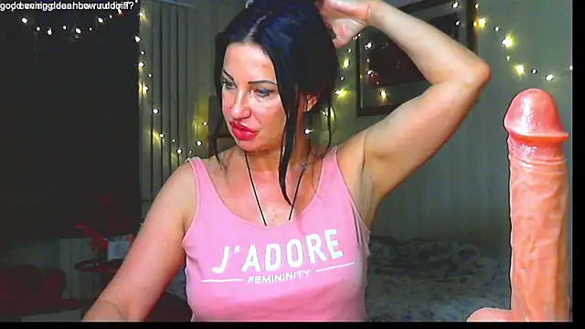 Snapshot of hornymommy69_ chatting on December 2024 09:39:01 PM hornymommy69 online show from December 2024 09:39:01 PM