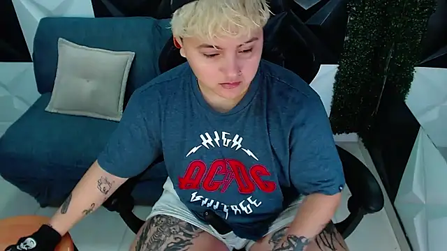 isabeautyx19 online show from January 2025 02:03:02 PM