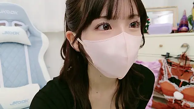 -minami- online show from November 2025 12:05:02 PM