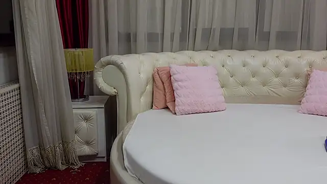 Snapshot of NinaCrystal1 chatting on February 2025 05:55:01 AM NinaCrystal1 online show from February 2025 05:55:01 AM