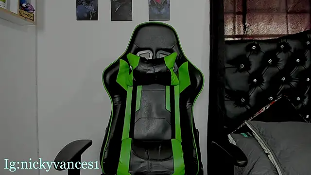 Snapshot of nicky_vances chatting on March 2026 09:32:02 PM nicky vances online show from March 2026 09:32:02 PM