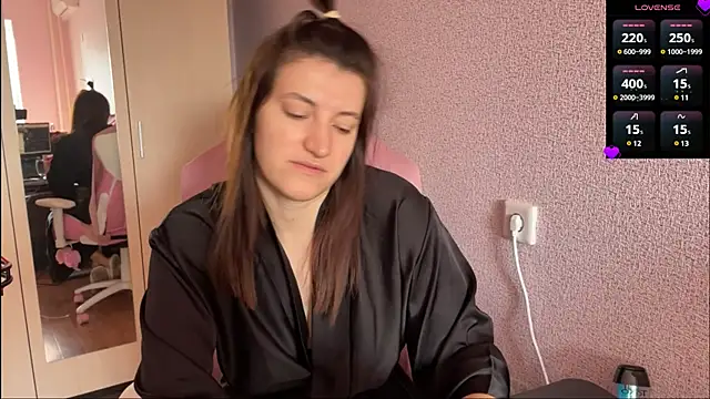 Snapshot of Katrin__kiss chatting on February 2025 07:33:02 AM Katrin kiss online show from February 2025 07:33:02 AM
