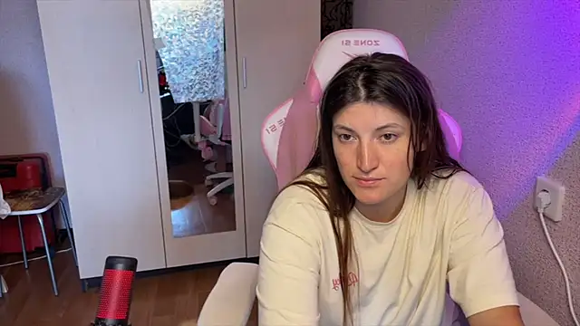 Katrin  kiss online show from July 2026 01:42:01 PM
