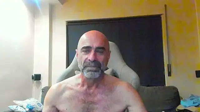 Snapshot of Bicopflirt chatting on May 2026 11:43:02 PM Bicopflirt online show from May 2026 11:43:02 PM