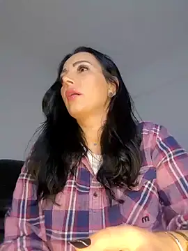 Snapshot of ReiyaRey chatting on October 2025 08:51:02 PM ReiyaRey online show from October 2025 08:51:02 PM