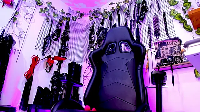 Agatha BDSM online show from February 2026 09:32:01 PM