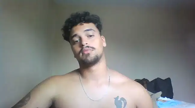 Snapshot of Xcumshot33 chatting on January 2025 06:04:02 PM Xcumshot33 online show from January 2025 06:04:02 PM