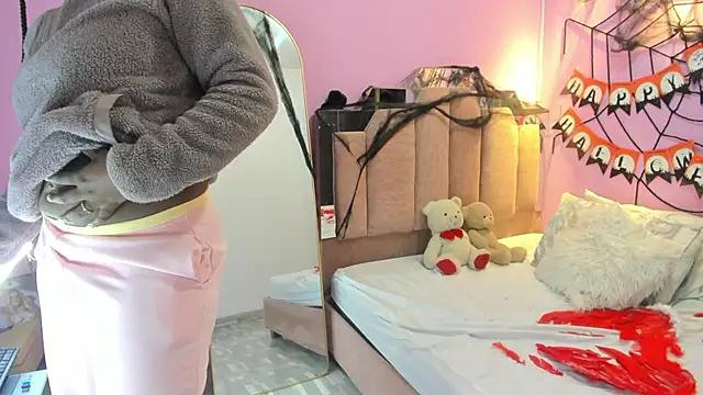 Snapshot of LoveQueen2 chatting on October 2025 11:39:02 AM LoveQueen2 online show from October 2025 11:39:02 AM