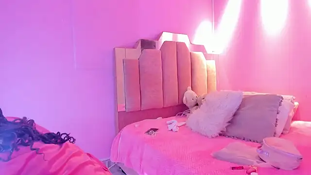 Snapshot of LoveQueen2 chatting on November 2025 12:05:02 PM LoveQueen2 online show from November 2025 12:05:02 PM