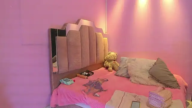 Snapshot of LoveQueen2 chatting on February 2026 12:10:01 PM LoveQueen2 online show from February 2026 12:10:01 PM