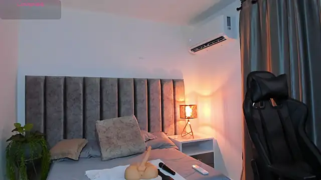 SamanthaSmithx online show from October 2025 12:19:02 AM