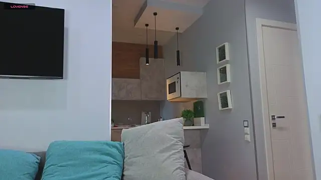 DonnaBurkee online show from April 2026 04:15:01 AM