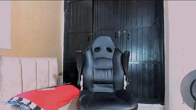 naugthy dominant online show from January 2025 05:23:02 PM