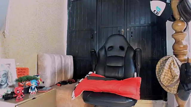 naugthy dominant online show from January 2025 05:11:01 AM