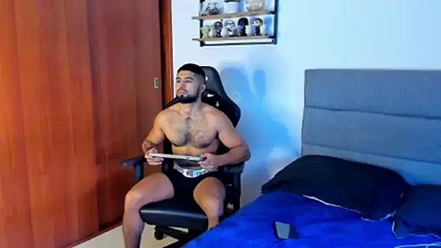 Snapshot of ethaanjones chatting on December 2025 02:32:02 PM ethaanjones online show from December 2025 02:32:02 PM