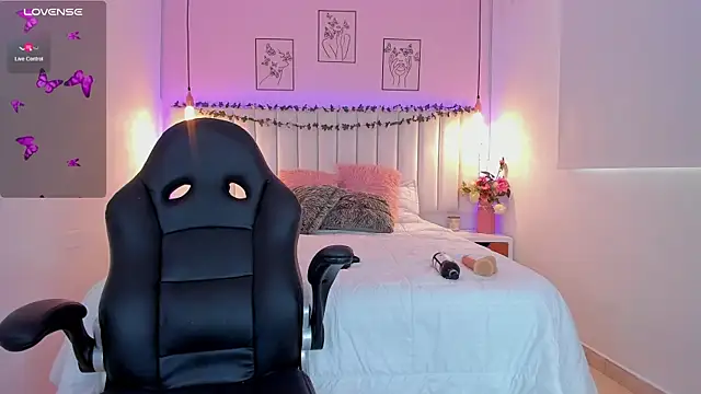 Snapshot of ivy_collins chatting on December 2024 04:51:01 PM ivy collins online show from December 2024 04:51:01 PM